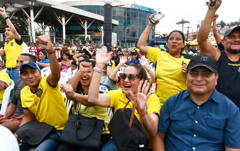 Encuentro. En dos espacios de Guayaquil transmitirá el partido.