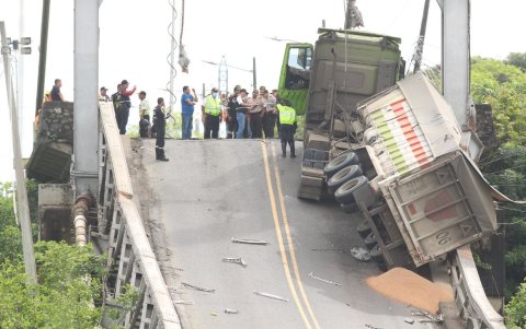 Así lució el puente colapsado Gonzalo Icaza Cornejo al siguiente día de la caída