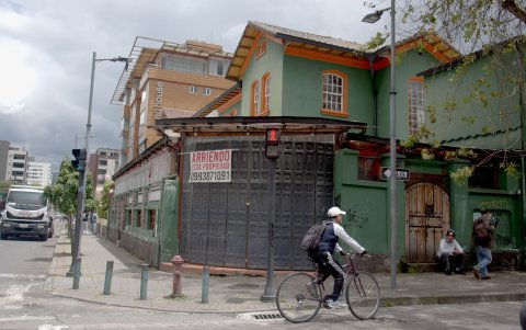 Numerosos locales permanecen vacíos. Moradores aseguran que la inseguridad es un problema.