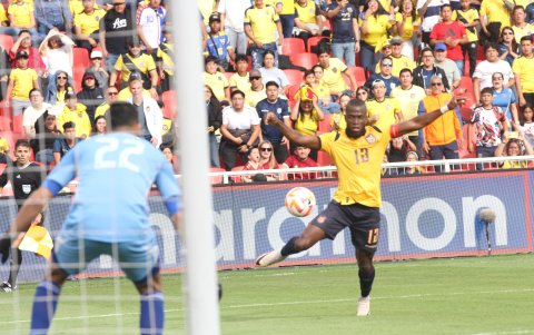 El goleador y capitán de la selección ecuatoriana de fútbol fue clave en la victoria 2-1 ante Venezuela. Anotó los dos goles.
