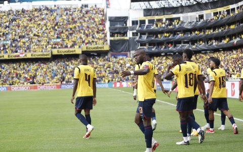 Enner Valencia marcó un doblete, pero falló un penal en la victoria 2-1 ante Venezuela en el estadio Rodrigo Paz Delgado