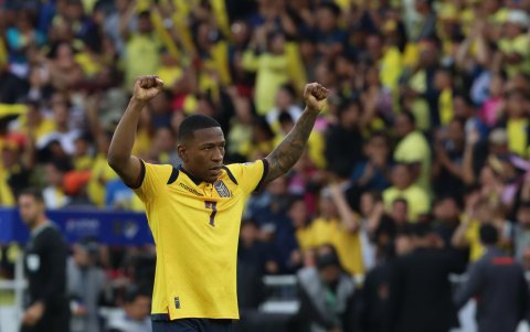 Pervis Estupiñán es internacional con la selección ecuatoriana.