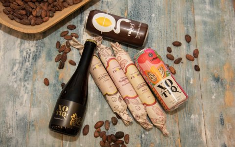 Además de barras de chocolate, se ofrece cerveza y licores con cacao.