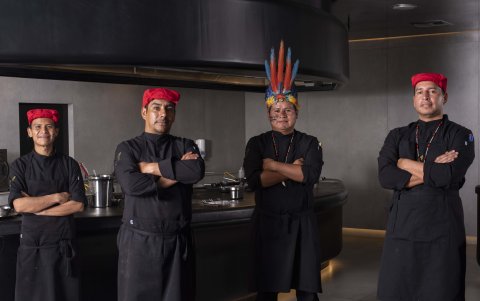 Santiago Fichamba, de Peguche; Walter Bueno, de Cumbijín; Fran Vargas, de Shiwa Kucha- Arajuno; Pablo Lucas, de Manta