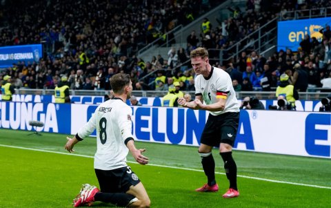 Leon Goretzka (i) marcó el 2-1 final de Alemania sobre Italia, en la ida por los cuartos de final de la UEFA Nations League.