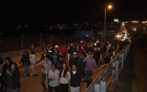 Los vecinos de la Tola Chica 3 caminaron por la Ruta Viva.