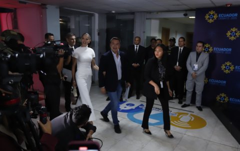 Noboa no dio declaraciones a su llegada a los medios públicos.