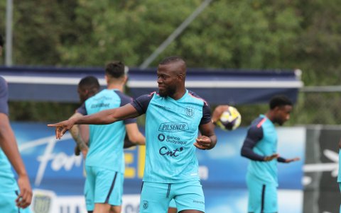 El delantero Enner Valencia deja su huella en la Tricolor.