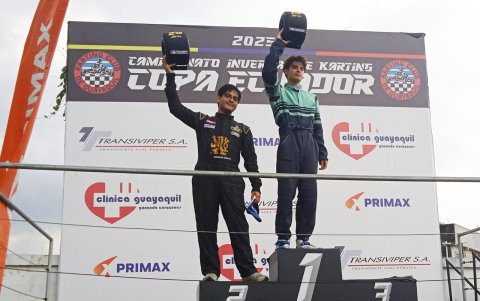 Jonathan Ramia (i) en uno de los últimos podios de torneos nacionales.