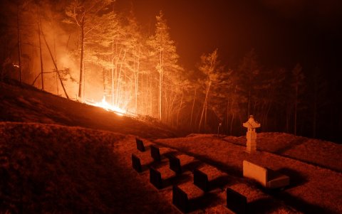 Hasta el momento, las llamas han cobrado un saldo de 24 muertos y más de 17.000 hectáreas afectadas.