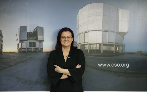 La representante del Observatorio Europeo Austral (ESO) en Chile, Itziar de Gregorio Monsalvo, durante la entrega de un informe sobre el impacto del megaproyecto INNA, en Santiago (Chile).