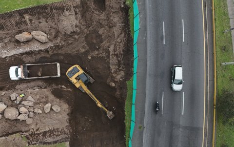 La obra busca aliviar la congestión vial en el concurrido cruce.