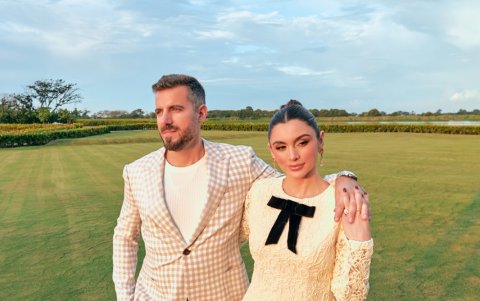 Él es asesor político, ella actriz y emprendedora.