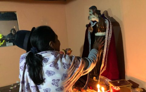 Las cantoras heredan una tradición de padres y abuelos.