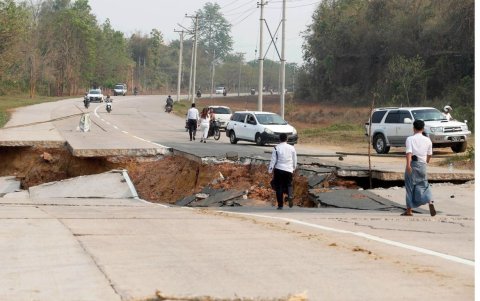 Terremoto en Myanmar ha destruido carreteras en varias zonas del país.
