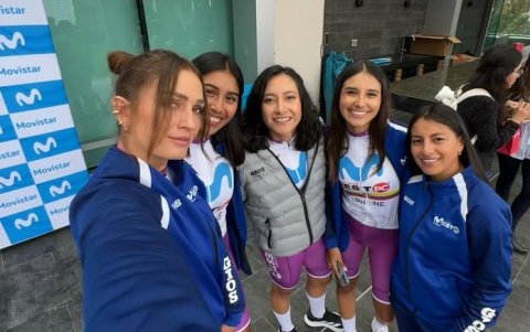 La integrantes del equipo listas para competir.