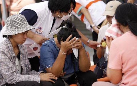 Familiares esperan, con angustia, novedades de los desaparecidos.