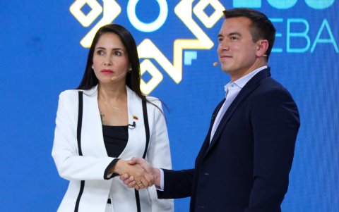 Luisa González y Daniel Noboa durante el careo presidencial.