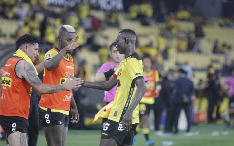 Barcelona venció 2-0 a Delfín en la fecha 6 de la LigaPro. Janner Corozo (d) fue el autor del segundo gol