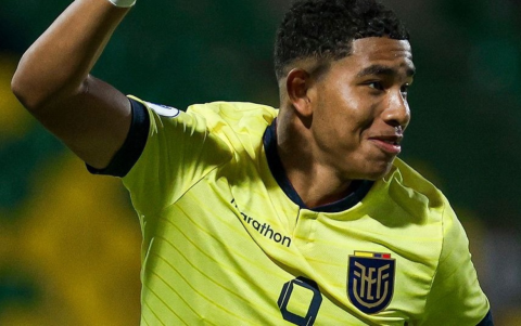 Encuentro entre Ecuador y Uruguay en el Sudamericano Sub-17.