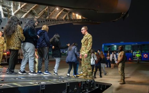 Los migrantes son deportados en vuelos desde Estados Unidos.