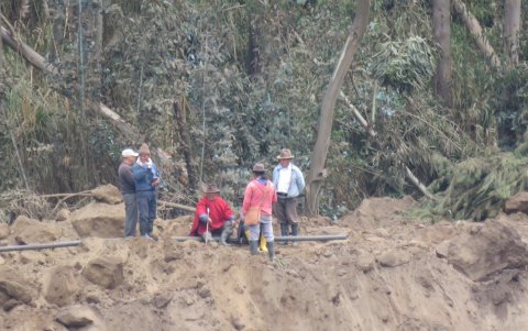 Consecuencia. Un deslave en la zona de Tablillas, parroquia Cebadas, cantón Guamote (Chimborazo), arrasó con todo a su paso.