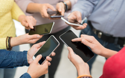 Los estudiantes de Ecuador deberán adaptarse a las nuevas regulaciones sobre el uso de celulares en las aulas