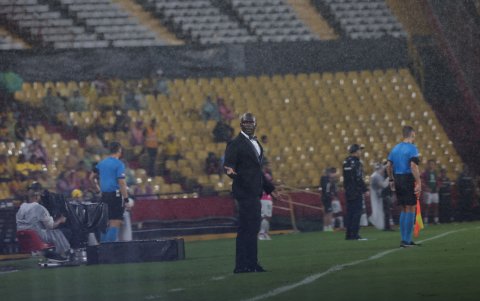 Segundo Castillo mantuvo un look elegante para el duelo copero.