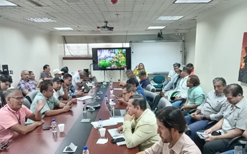 Un grupo de agricultores de maíz se encontró con el ministro de Agricultura, Danilo Palacios.