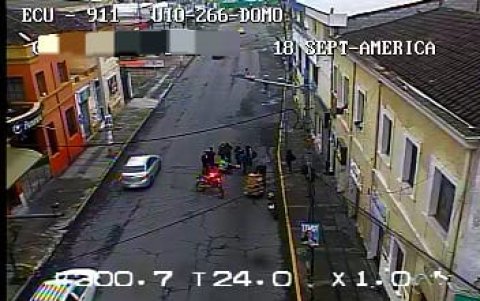 La persona atropellada fue atendida por paramédicos del IESS en la intersección de las avs. América y 18 de Septiembre.