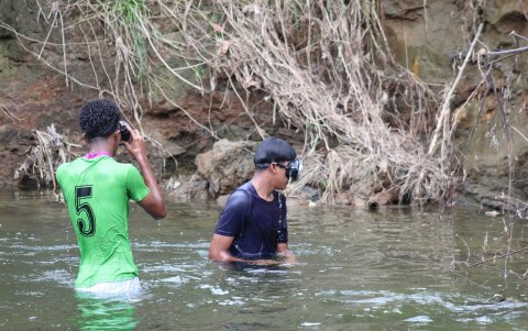 Los jóvenes siguen los pasos de sus abuelos, una costumbre que ellos no dejan que se pierda.