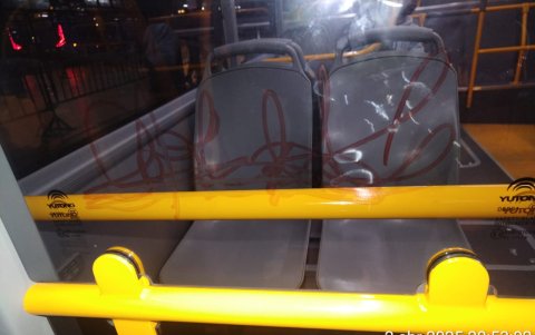 La Empresa de Pasajeros de Quito rechaza el vandalismo contra un nuevo trolebús eléctrico