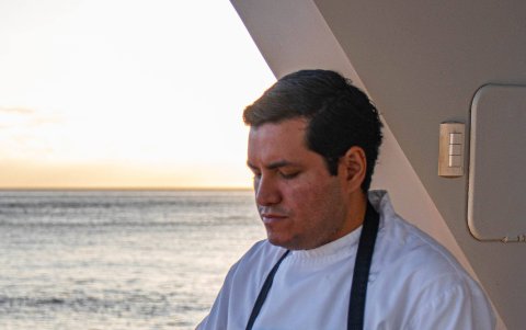 El chef Andrés Robles es chef ejecutivo del crucero Hermes (Galápagos)