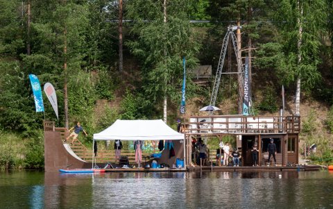 Sauna con ‘skate’ en una plataforma flotante