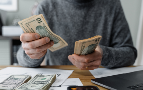 El Bono de Desarrollo Humano busca aliviar las condiciones de vida de las familias en situación de pobreza extrema en Ecuador.