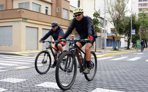 Más de 30.000 personas participan en el Paseo Dominical en Quito.