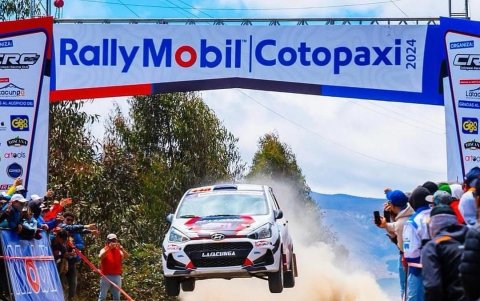 Fernando Moya en su Hyundai durante una de las etapas del Rally Cotopaxi cuando mostraba todo su potencial.
