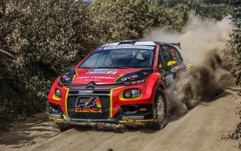 El Citroen 1.6 Turbo de Fernando Andrade en muestra de vértigo y espectáculo por caminos rurales.