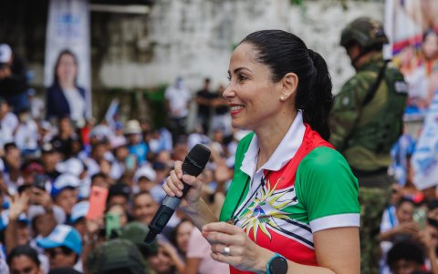 La candidata del correísmo, Luisa González, durante la campaña electoral.