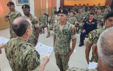 Postulación abierta para nuevos profesionales en la Armada del Ecuador. Aplica hasta el 10 de abril de 2025.