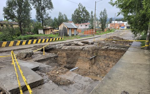 La quebrada Balzay se desbordó y afectó la avenida Del Tejar, en la zona de Río Amarillo.