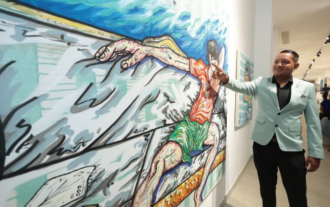 Struway explica cómo su obra se nutre del expresionismo y la deconstrucción de la realidad.