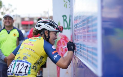 En la segunda etapa, Núñez firmó el mural como La Más Combativa.