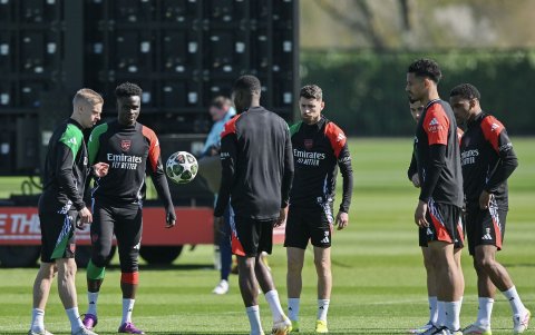 Bukayo Saka va de titular en Arsenal.