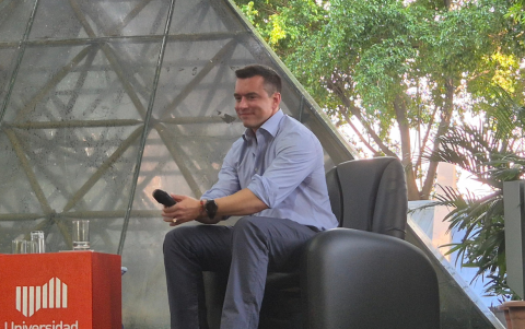 El presidente Daniel Noboa expone sus soluciones para los problemas de seguridad, empleo y educación en Ecuador en el marco de la campaña electoral 2025.