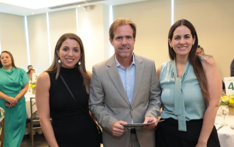 Antonella Cozzarelli, Carlos Andretta y María de Lourdes Arosemena.