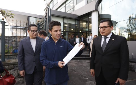 Solicitud. Seis concejales acudieron a la Contraloría para solicitar que se realiza un examen especial y se revise la contratación de los trolebuses eléctricos debido a irregularidades detectadas.