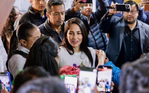 La candidata correísta recorre el país realizando el cierre de su campaña.