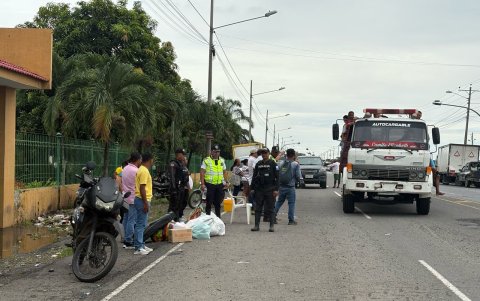 Daños. Transbordos y grúas que ayudaron a desplazar a vehículos dañados fue lo que más se vio en la ruta.