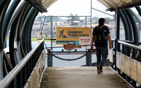 Otra obra paralizada es la parada de la Aviación Civil en la avenida Las Américas